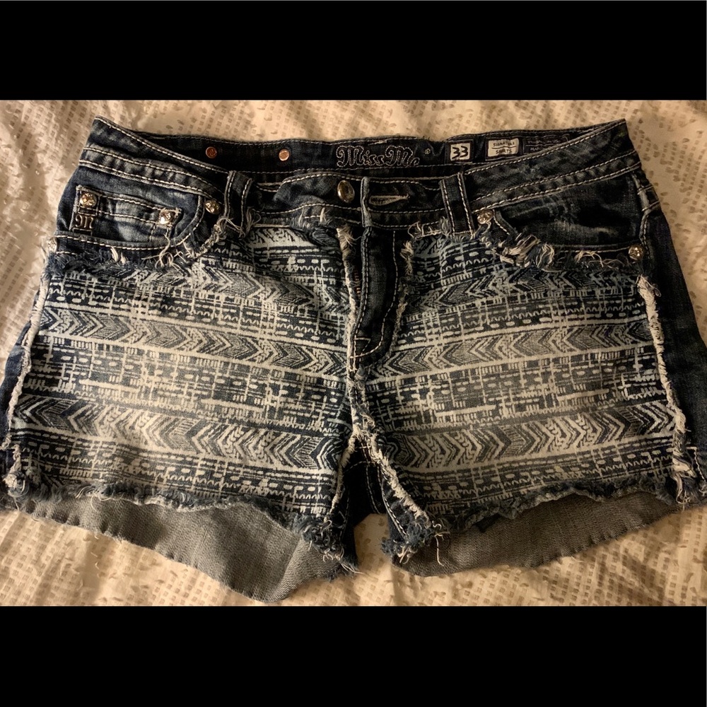 Miss Me women’s Aztec print signature shorts size 33 (size15/16)